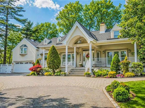 26 High Point Rd, Staten Island, NY 10304