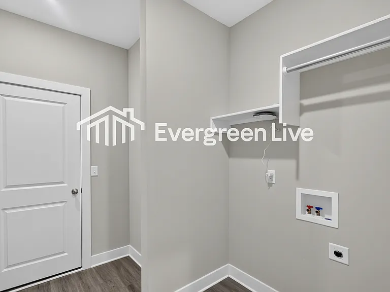 5247 N Cypress St — Photo 8