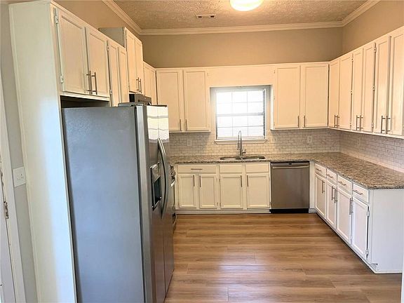 3rd image of 2961 Hawk Ct SE