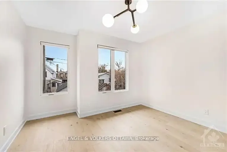 136 Carillon St #1A — Photo 9