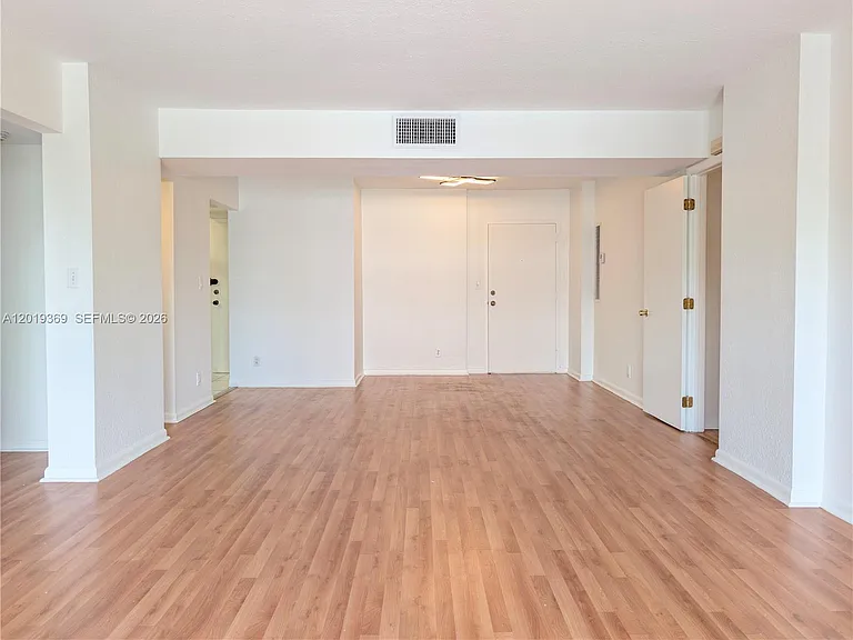 1900 Diana Dr #3E — Photo 3