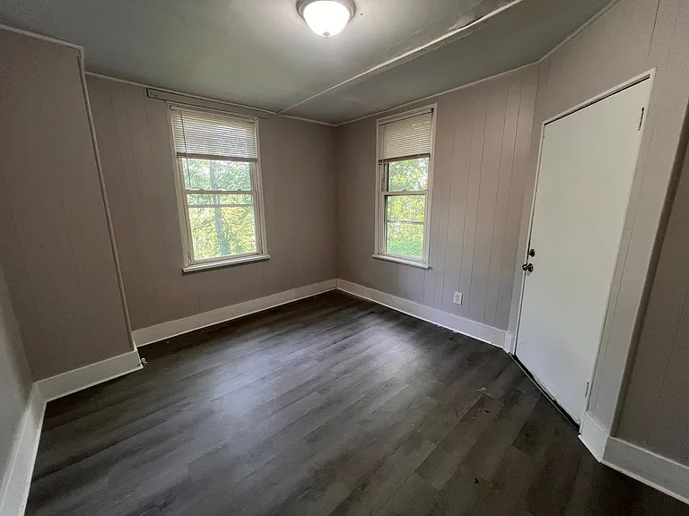 1104 Brabec St — Photo 32