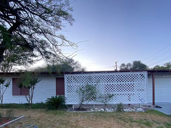 1731 Austin St, Portland, TX 78374