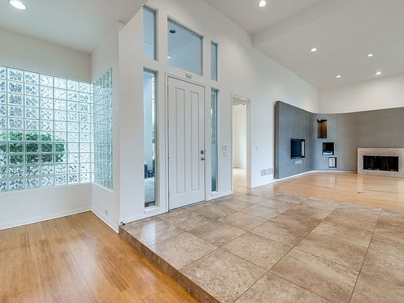3rd image of 12123 Madeleine Cir