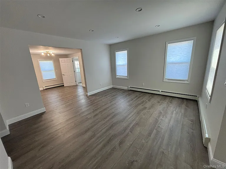 23 Arnold Ave — Photo 6