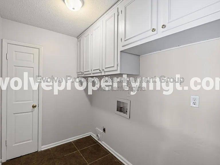 5331 Pipers Gap Dr — Photo 21