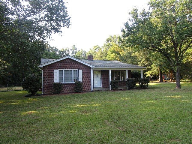 1st image of 207 Woodland Way