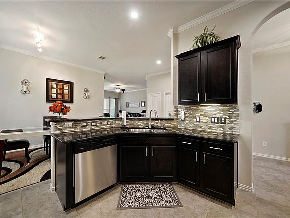 5th image of 15627 Kensington Bluff Dr