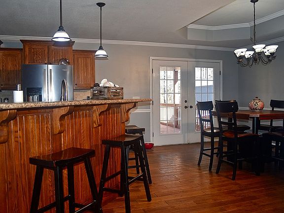 3rd image of 183 Kaziar Cir