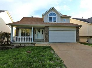 518 Winter Garden Dr, Fenton, MO 63026