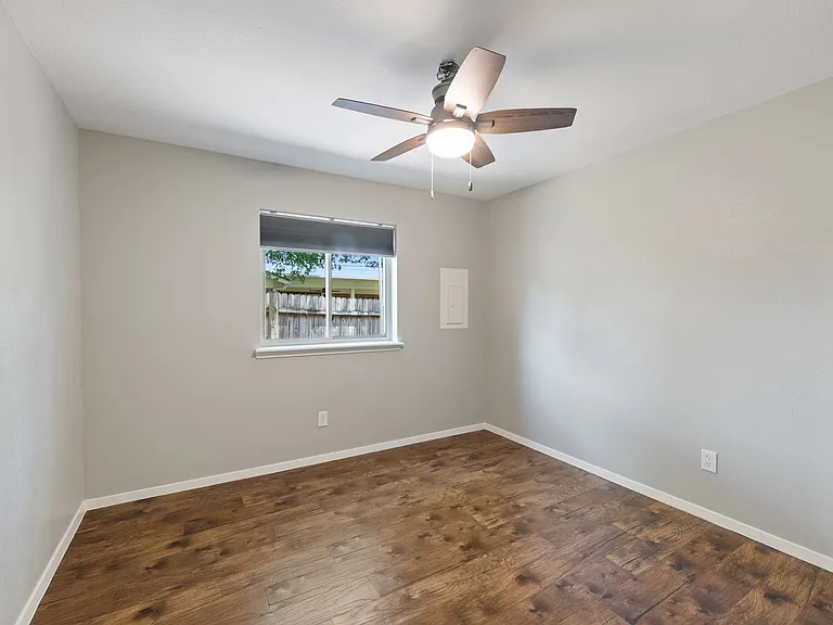 6540 Victoria Ave — Photo 18