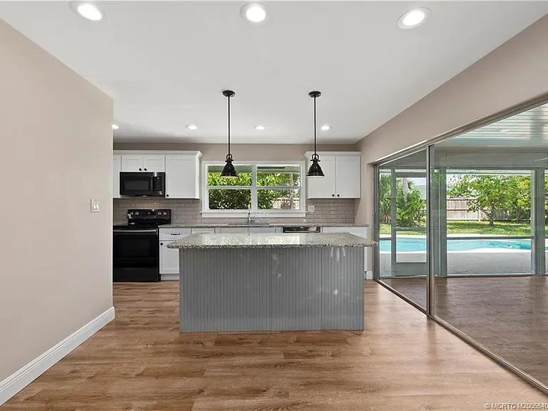 53 N Sewalls Point Rd — Photo 15