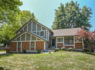 1441 E Stagecoach Dr, Olathe, KS 66062