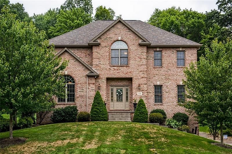 1st image of 136 Oakview Dr