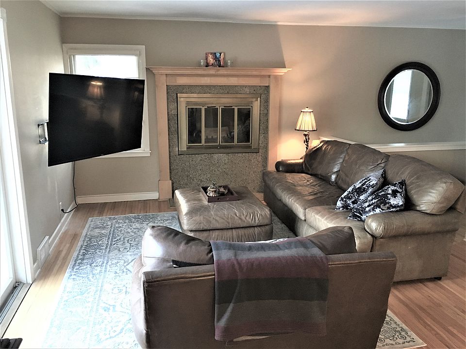 Spacious living room
