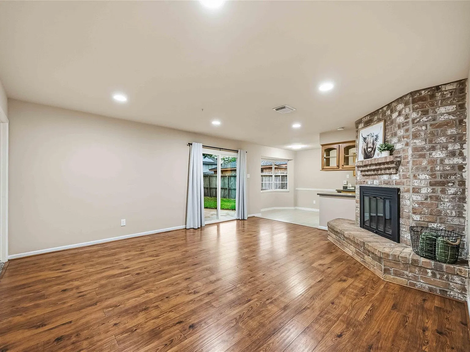 4 bed, 2.0 bath, 1782 sqft, $2,250 — Photo 2