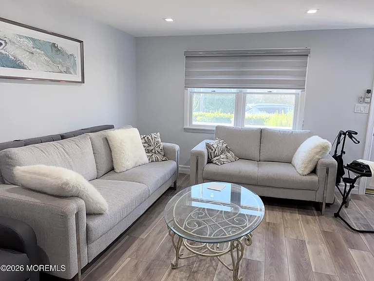 18 Howland Ave — Photo 4