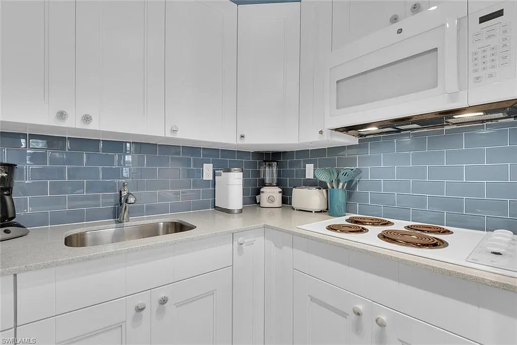 2 bed, 2.0 bath, 662 sqft, $10,479 — Photo 4