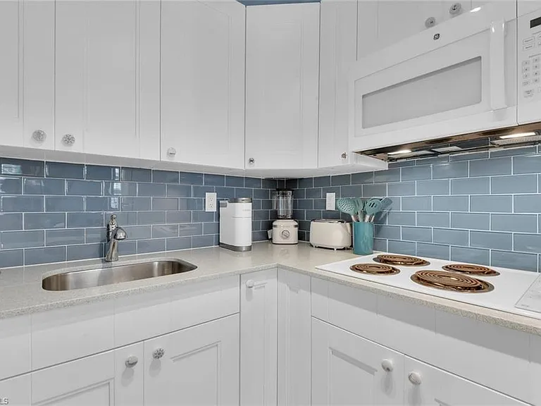1295 Gulf Shore Blvd S #218 — Photo 4