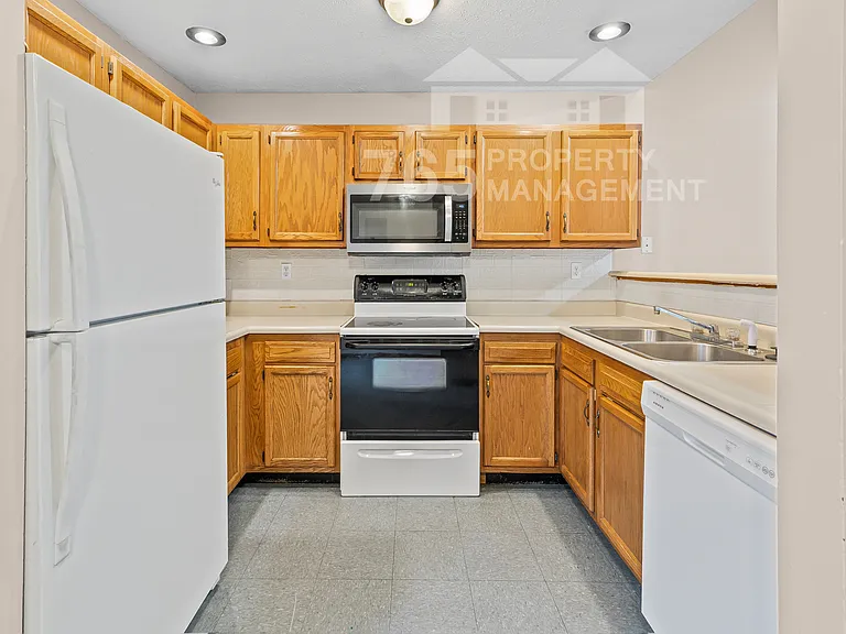 70 Bridgewater Ct #18 — Photo 8