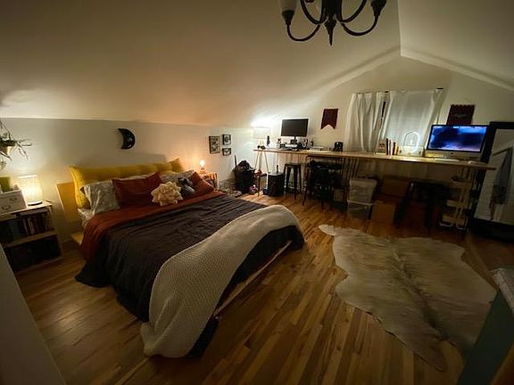 Upstairs bedroom furnished