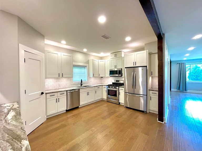 6121 Red Bud Ln — Photo 4