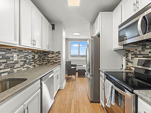 2nd image of 100 Manhattan Ave APT 1703