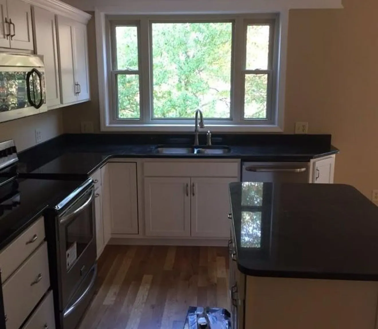 3 bed, 3.5 bath, 2605 sqft, $2,600 — Photo 2