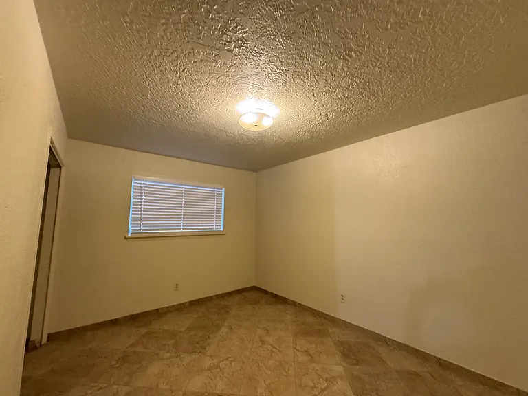 2605 Ridgeway Ct — Photo 5