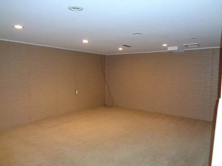 2400 E Wheeler Rd — Photo 11