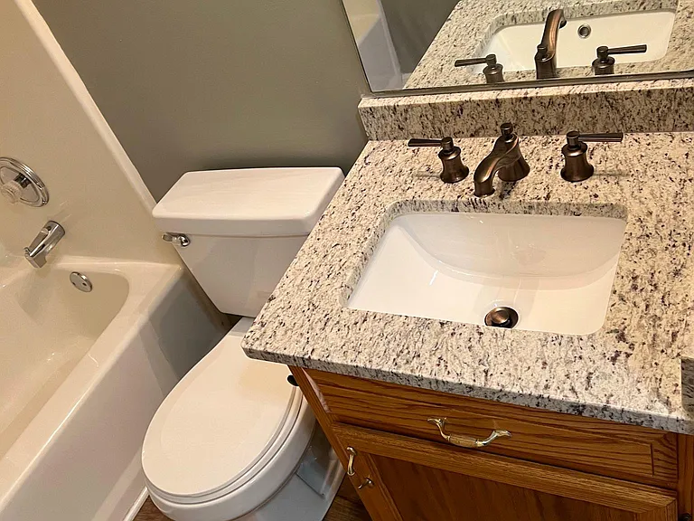 106 Oakwood Cir — Photo 24