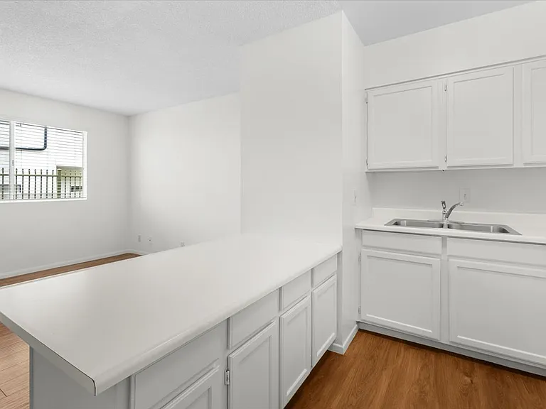 4458 Woodman Ave #2 — Photo 8