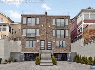 20 Beverly Pl, Edgewater, NJ 07020