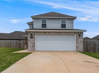 2004 Applewood St, Gentry, AR 72734