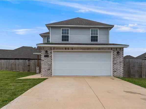 2004 Applewood St, Gentry, AR 72734