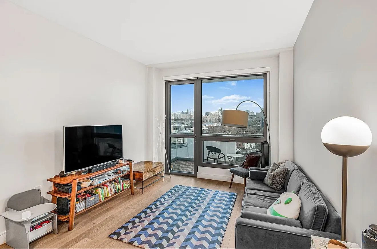 21-41 46th Avenue — Photo 3