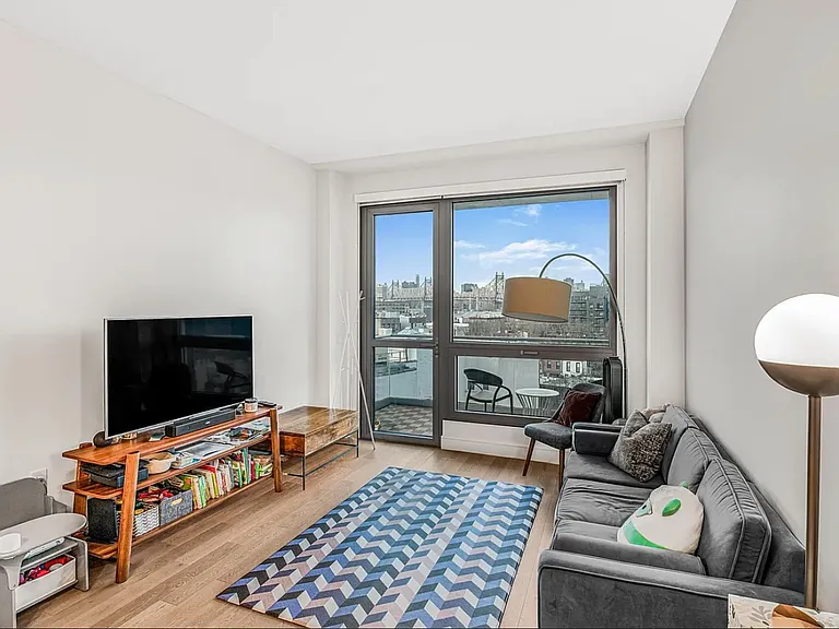 21-41 46th St #7C — Photo 2
