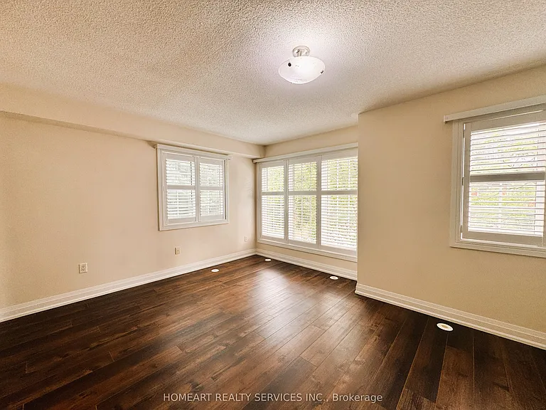 32 Glendora Ave — Photo 28