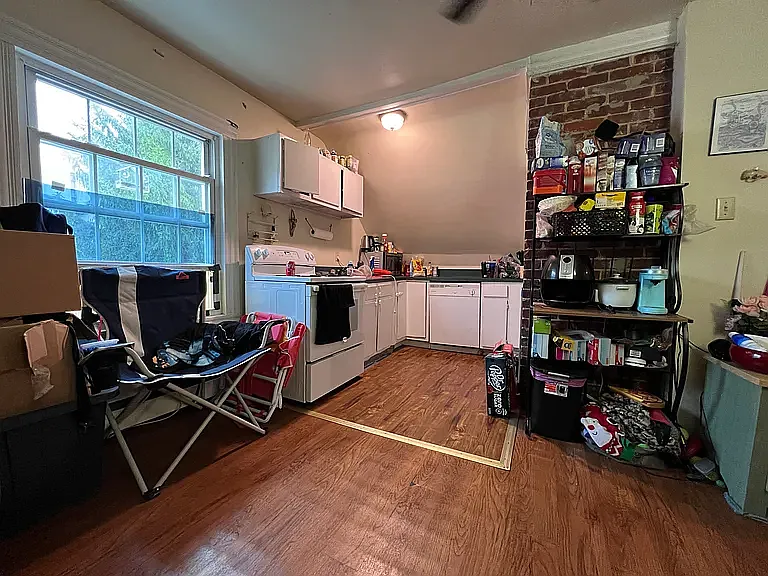 2 bed, 750 sqft, $1,100 — Photo 2