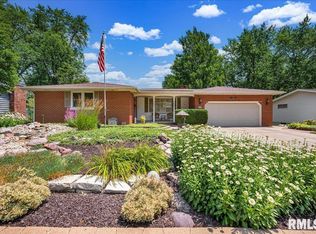 2802 N Elmcroft Dr, Peoria, IL 61604
