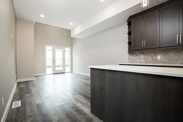 5715 Roblin Blvd #4 — Photo 4