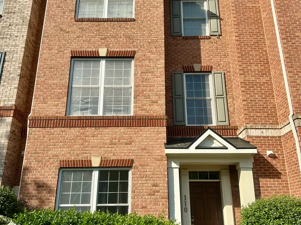110 Quietwalk Ln, Herndon, VA 20170
