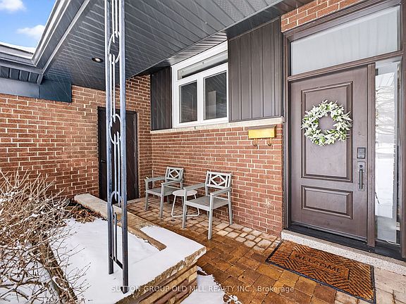 5th image of 16 Brook Tree Cres