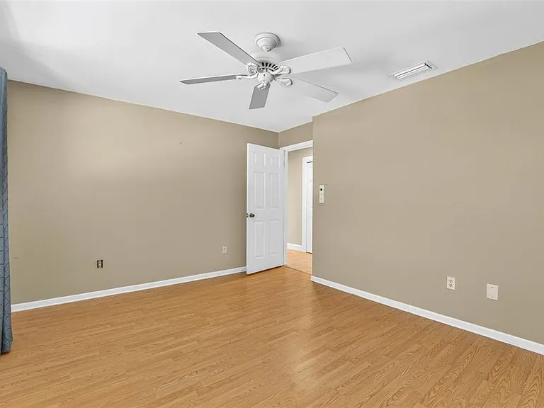 2111 Paddock Cir — Photo 17
