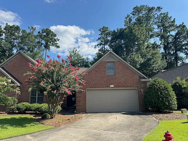 412 Village Green Ct