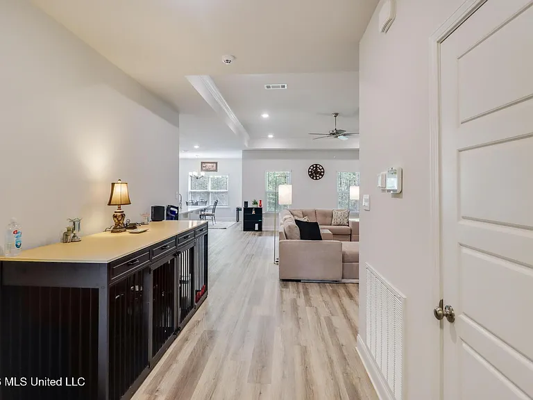 4937 Fern Dr — Photo 3