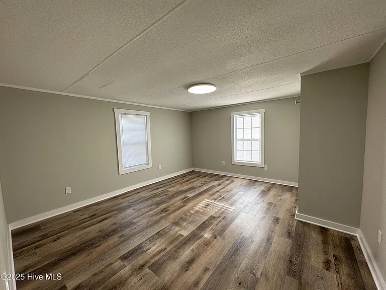 198 Trout St — Photo 18