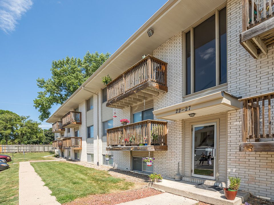 2nd image of 708 13th St APT 05