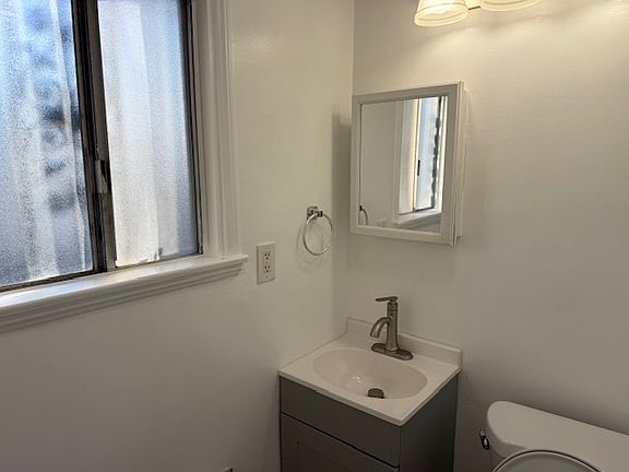 5th image of 7024.5 Eastondale Ave #1/2