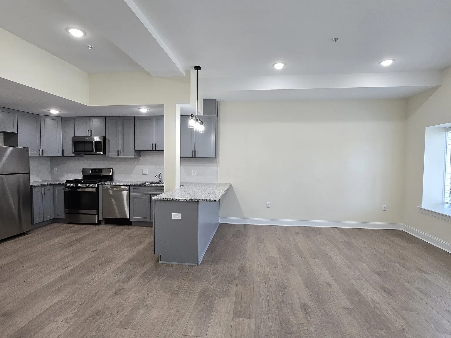 2 bed, $2,900 — Photo 4
